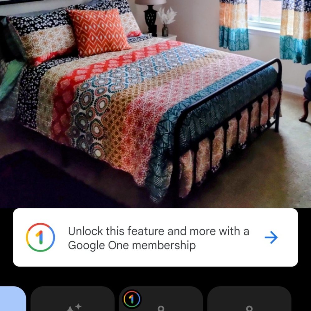 Bedspread/Shams/Curtains